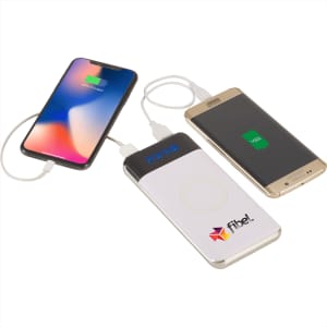 A white power bank with a display connects two smartphones for charging, featuring a logo.