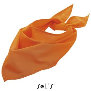 An orange triangular bandana, measuring 62 x 62 x 87.5 cm, with a tied knot. The item features a logo.