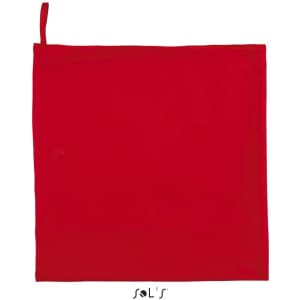 A red microfibre sports towel with an elastic strap, measuring 50cm x 100cm, featuring a logo.