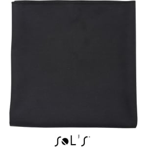 A black microfibre gym towel with an elastic strap, measuring 50cm x 100cm, featuring a logo.