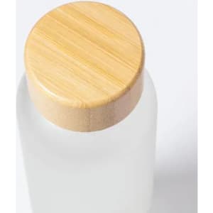 A drink bottle with a clear body and a bamboo lid, showcasing a simple and eco-friendly design.