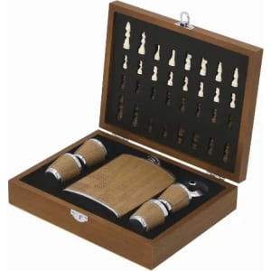 A drink bottle set in a wooden box featuring a flask and two cups, with chess pieces arranged on the lid.