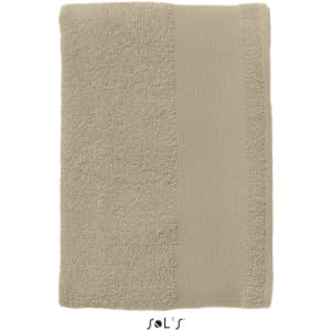 A beige bath towel measuring 140cm x 70cm with a heavy weight of 500gsm cotton and featuring a logo.
