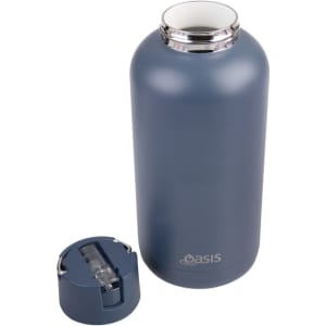 A drink bottle in matte navy blue, featuring a silver cap and a logo on the side.