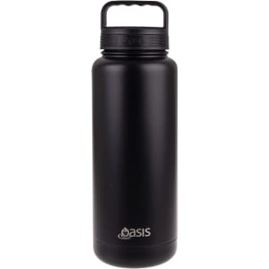 A drink bottle in matte black with a handle, featuring a logo on the front. Suitable for vacuum insulation.