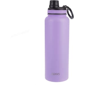 A drink bottle in lavender featuring a screw cap and a black carrying loop. It has a sleek design with a logo.