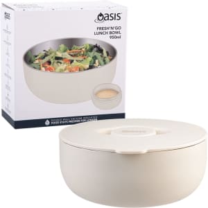 A lunch bowl in cream colour with a lid, accompanied by a box. It features a logo and contains salad.