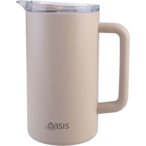 A drink bottle in a soft beige colour with a clear lid and a sturdy handle, featuring a brand logo.