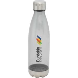 A drink bottle in clear plastic with a silver lid, featuring a logo.