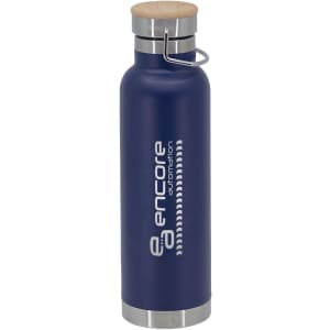 A drink bottle in navy blue with a wooden lid and a metal base, featuring a logo on the side.