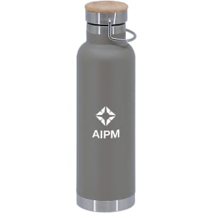 A drink bottle featuring a grey finish, a wooden lid, and a metallic base, with a logo on the front.