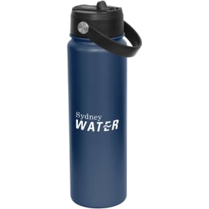A drink bottle in navy blue with a black spout lid and carrying handle, featuring a logo.