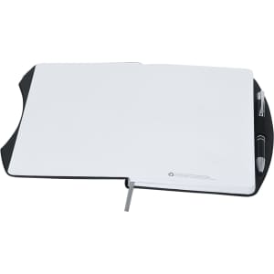 A黑色的Boston rPET A5 notebook with a pen, featuring blank pages and a logo on the cover.