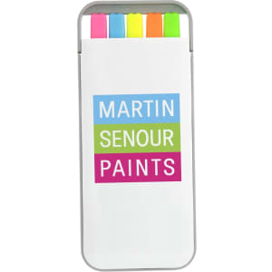 A highlighter set in a case featuring five vibrant colours: pink, green, yellow, orange, and blue. The case has a logo.