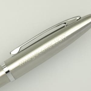 A metal pen in silver with a shiny finish and a clip, featuring a logo.