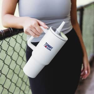 A drink bottle in white with a handle and a straw, featuring a logo on the front.