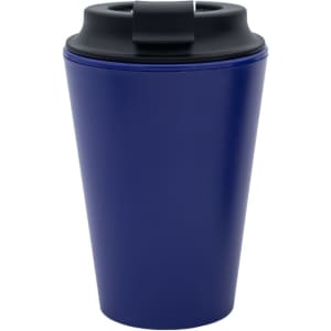 A reusable coffee mug in dark blue with a black lid, designed for beverages. Features a logo.