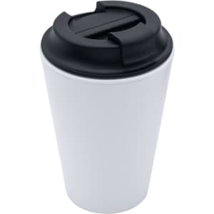 A coffee mug in white with a black lid, made from recycled materials. It features a simple design and a logo.