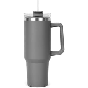 A drink bottle in grey with a handle and a transparent lid, featuring a straw. It has a sleek, modern design.