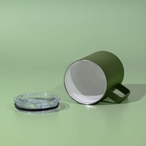 A drink bottle in olive green with a clear lid, featuring a handle and a minimalist design.