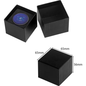 A round, blue car clip air freshener inside a black box, alongside a measurement guide for the box dimensions.