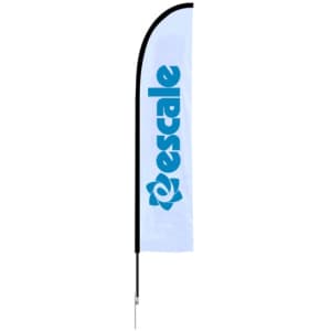 A straight feather banner in blue and white, featuring a logo, measuring 65.3 x 200 cm.