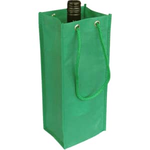 A drink bottle in a green non-woven single bottle bag with a rope handle and eyelets.
