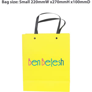 A small yellow knitted handle bag with lamination, featuring a logo and black handles. Dimensions are 220x270x100mm.