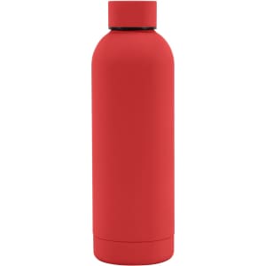 A drink bottle in matte red with a rubber-coated finish and a double-wall design, featuring a logo.