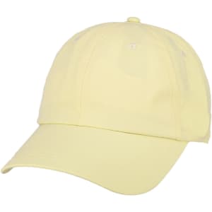 A lightweight cap in a soft yellow colour featuring a curved brim and a logo on the front.