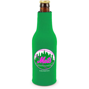 A drink bottle cooler in green with a logo featuring a baseball theme and the word "Mets".