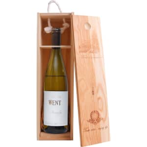 A drink bottle is elegantly placed inside a natural wooden wine box with a rope handle, featuring a branded lid.