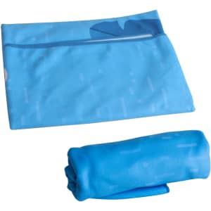 A blue microfibre beach towel (70x140cm), folded and unfolded, featuring a subtle design and a logo.