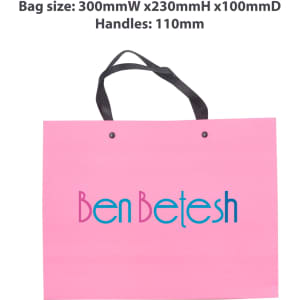A pink knitted handle bag with lamination, featuring black handles and a logo on the front. Dimensions are 300x230x100mm.