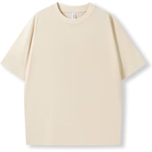 Unisex oversize easyfit tee in a cream colour. The shirt features short sleeves and has a logo.