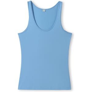 A light blue women's singlet with a scoop neckline. The shirt features a fitted design and has a logo.