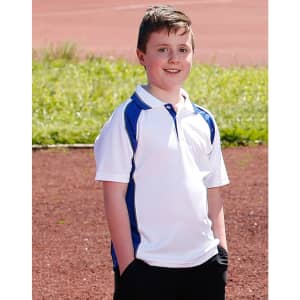 Kids' polo shirt in white with blue accents, featuring a logo, modelled by a boy outdoors.