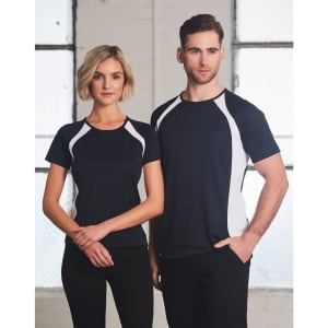 A pair of models wearing a black and white men's premier tee shirt. The shirt features contrasting side panels and a logo.