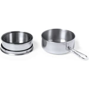 A foldable cup in stainless steel, featuring a carabiner for attachment. It is compact and stackable.