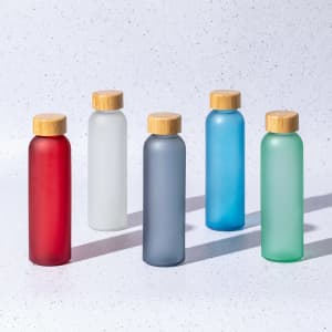 A drink bottle collection featuring red, white, blue, grey, and green designs with bamboo lids. All have a sleek, modern aesthetic.