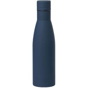 A drink bottle in dark navy with a sleek, modern design and a seamless logo. Ideal for beverages on the go.