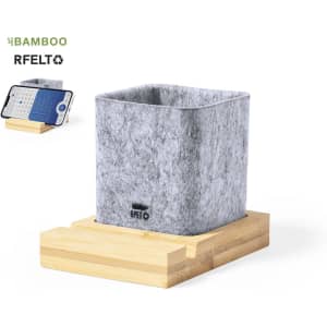A grey felt pencil holder on a wooden base, featuring a logo. Ideal for office organisation.