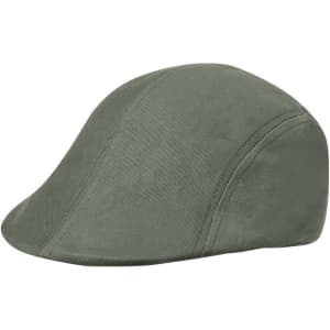 A green cap with a sleek design and a subtle logo on the side. Suitable for casual wear.