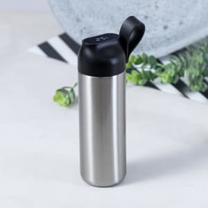 A drink bottle in stainless steel with a black lid and digital display, featuring a logo on the front.