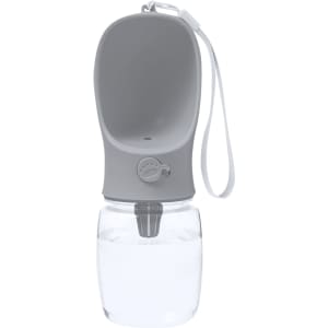 A drink bottle in grey with a wide top and a clear base, featuring a straw and a handle. It has a logo.