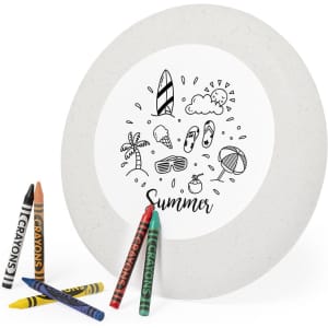 A circular frisbee in light grey with a summer-themed illustration and six colourful crayons positioned beside it.