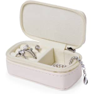 A compact jewellery wrap in light cream with compartments for rings and accessories, featuring a soft interior and zip closure.