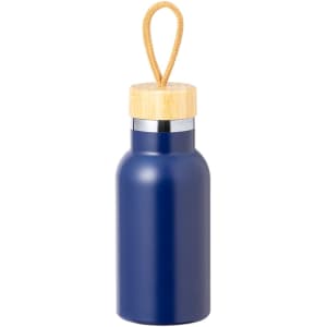 A drink bottle in navy blue with a bamboo lid and a rope handle. It has a sleek, insulated design.