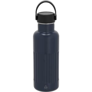 A drink bottle in navy blue, featuring a black lid and a handle, with a textured design and a logo.