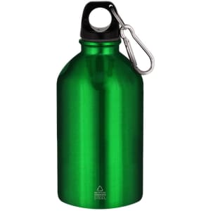 A drink bottle in shiny green metal with a black cap and a carabiner clip. Features a logo on the surface.
